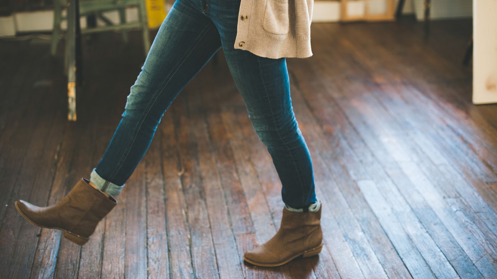 Walking on vinyl flooring won't cause too much damage