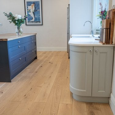 Engineered Natural Oak 15mm x 190mm Brushed & Invisible Oiled